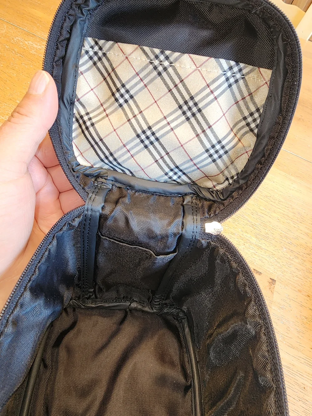 black Burberry vanity Nylon pouch and features a branded metal plate & Novacheck